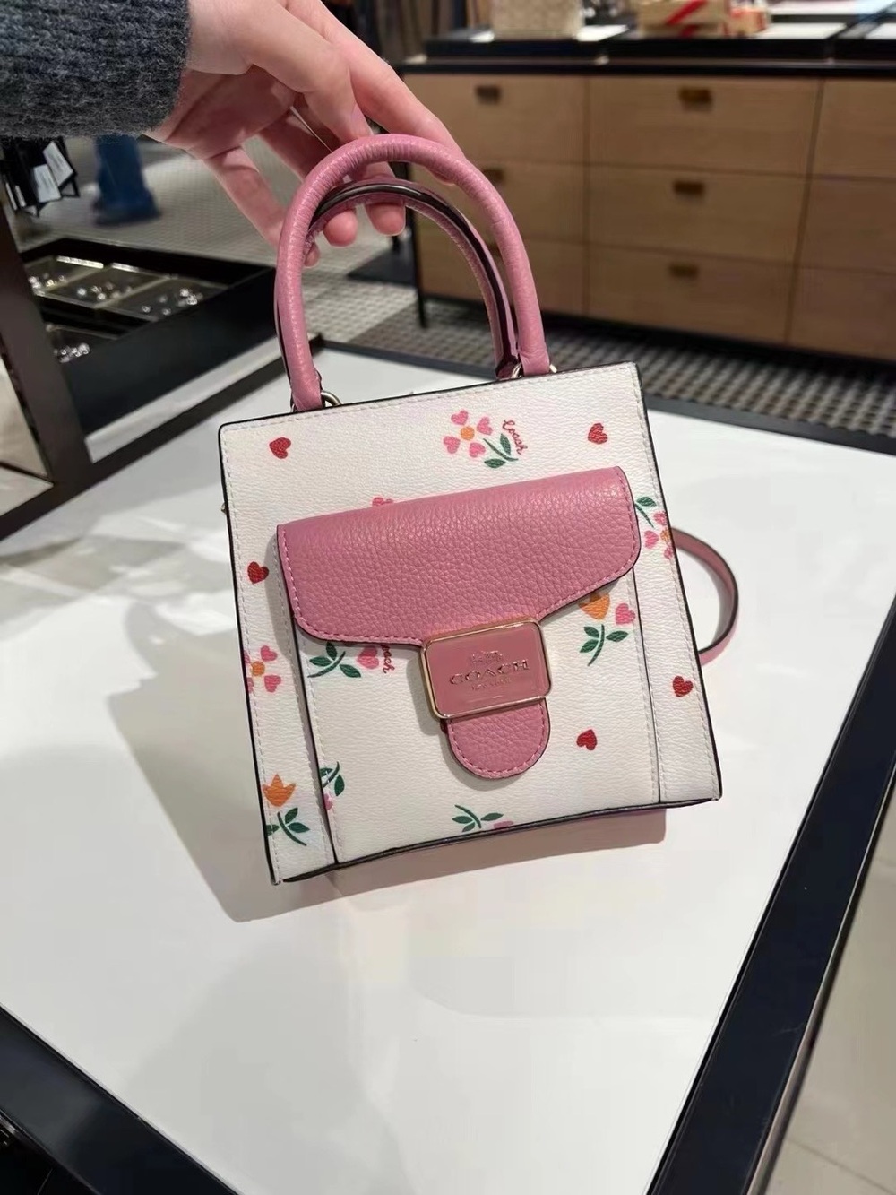 NWT Coach Mini Pepper Crossbody With Heart Petal Print c7599